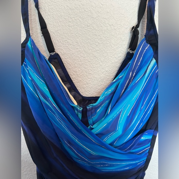 Miracle SwimSuit Size 16 DD Lite Lines Sanibel Blue & Navy - Picture 3 of 11
